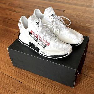 Men’s 8 1/2 Adidas tennis shoe